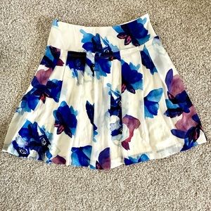Banana Republic soft stunning fully lined skirt in beautiful blues and pinks.